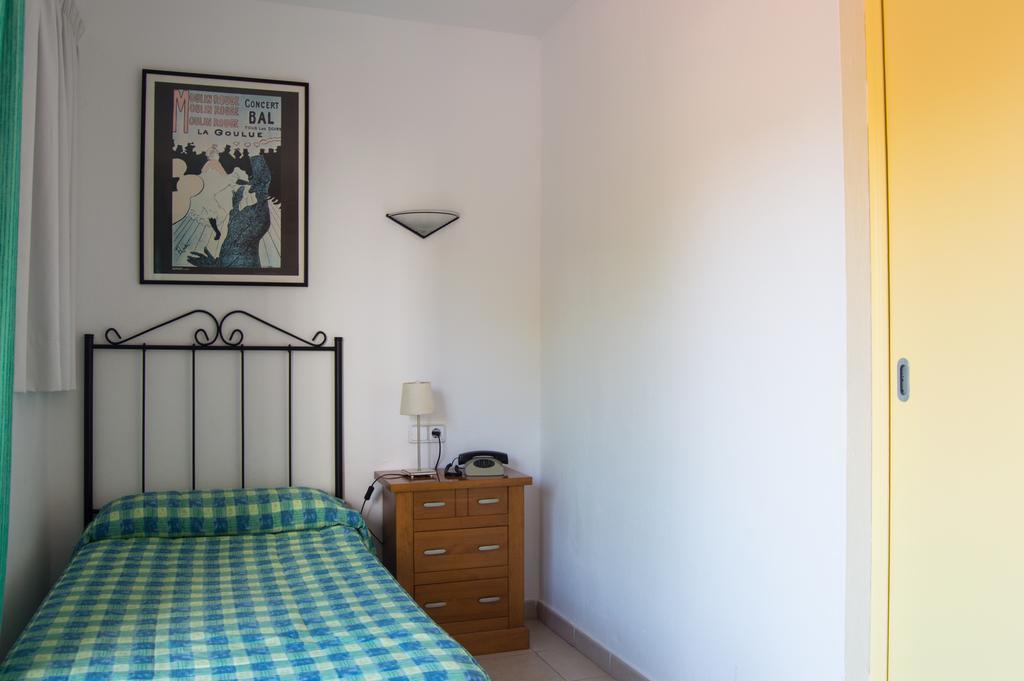 Hostal Rosales Es Pujols Quarto foto