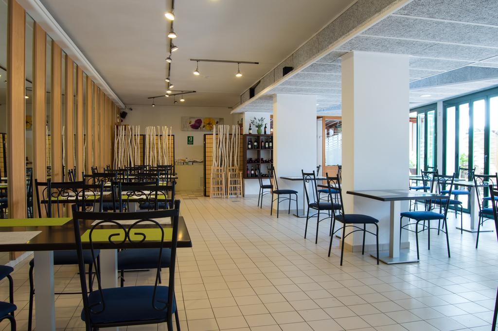 Hostal Rosales Es Pujols Exterior foto