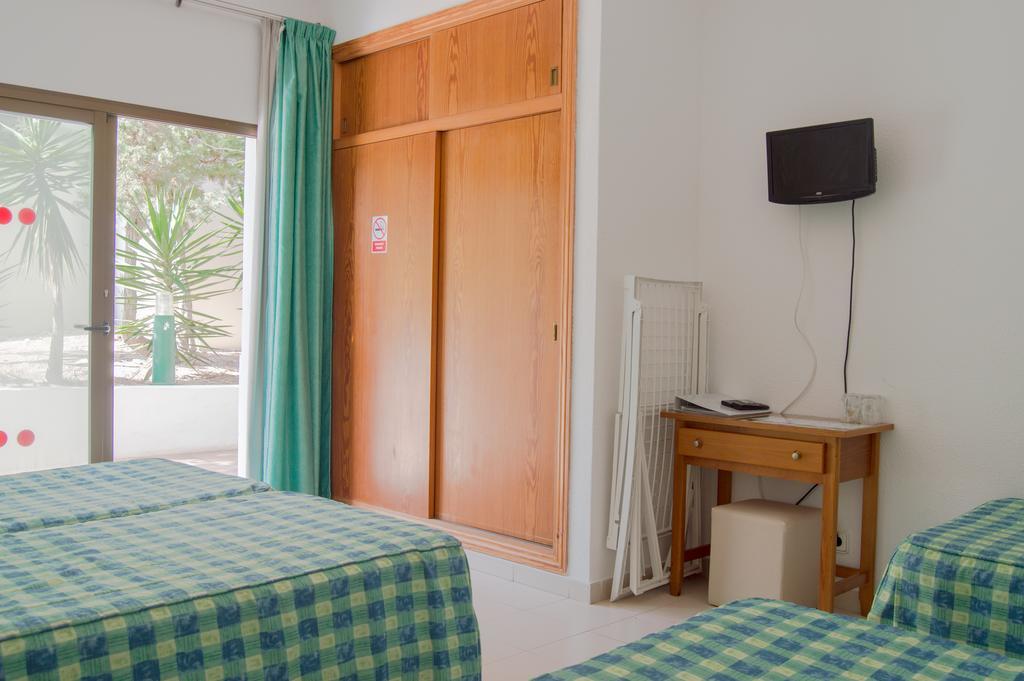 Hostal Rosales Es Pujols Exterior foto