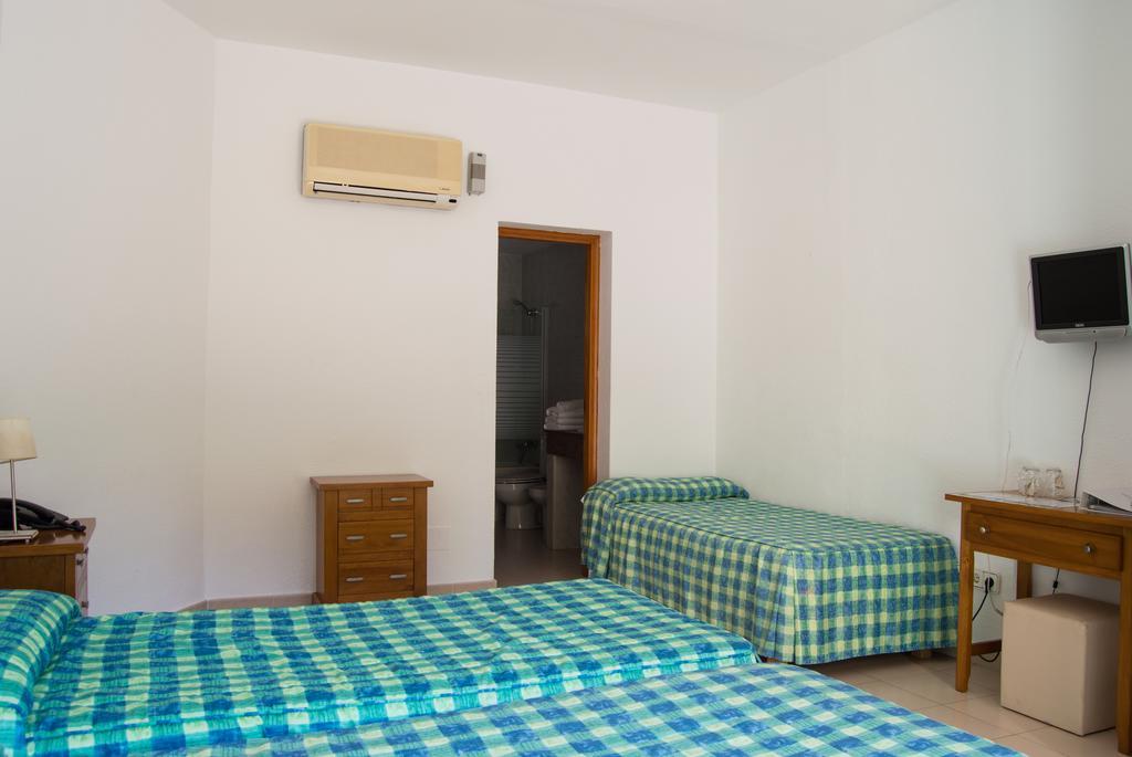 Hostal Rosales Es Pujols Quarto foto